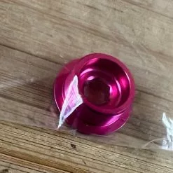 Burgtec Shimano Crank Bolt / Schraube Barbie Pink -Fox-Laden IMG 1376 99996a63 dca9 4952 8398 a77a316bc7cc