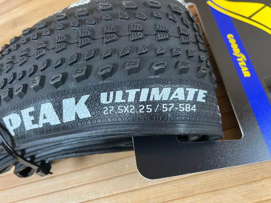 Goodyear Peak Tubeless Complete Ultimate 27,5 X 2,25" XC Reifen 4 Goodyear Peak Tubeless Complete Ultimate 27,5 X 2,25" XC Reifen â Bild 4