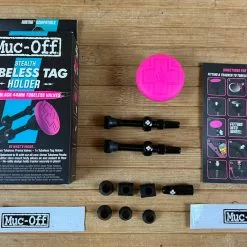 Muc-Off Muc Off Tubeless Tag Holder & 44mm Valve Kit Black