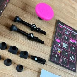 Muc-Off Muc Off Tubeless Tag Holder & 44mm Valve Kit Black -Fox-Laden IMG 1684