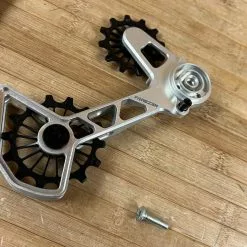 Fraezen Kaefig SRAM AXS / Mechanisch Silber -Fox-Laden IMG 1805 90c83cfa 472a 441f b2bf 5dfb9ec92062