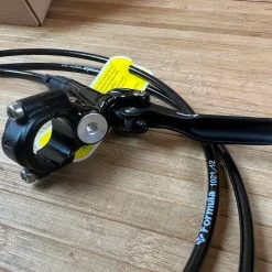 Formula CURA 4 Scheibenbremse Glossy Black VR Oder HR -Fox-Laden IMG 1830