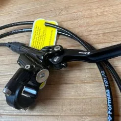 Formula CURA 4 Scheibenbremse Glossy Black VR Oder HR -Fox-Laden IMG 1831