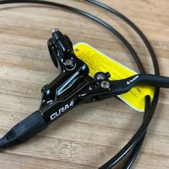 Formula CURA 4 Scheibenbremse Glossy Black VR Oder HR -Fox-Laden IMG 1832