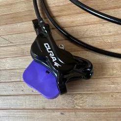 Formula CURA 4 Scheibenbremse Glossy Black VR Oder HR -Fox-Laden IMG 1834