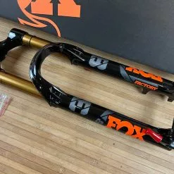 Fox 2021 38 Factory 27,5" 160mm Grip2 44mm Rake Federgabel Black -Fox-Laden IMG 1899