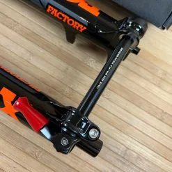 Fox 2021 38 Factory 27,5" 160mm Grip2 44mm Rake Federgabel Black -Fox-Laden IMG 1900