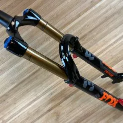 Fox 2021 38 Factory 27,5" 160mm Grip2 44mm Rake Federgabel Black -Fox-Laden IMG 1901