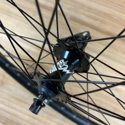 DMR Comp Disc Laufrad Vorne / VR 26" Schnellspanner Schwarz -Fox-Laden IMG 2027