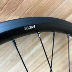 DMR Comp Disc Laufrad Vorne / VR 26" Schnellspanner Schwarz -Fox-Laden IMG 2029