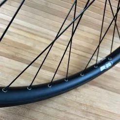 DMR Comp Disc Laufrad Vorne / VR 26" Schnellspanner Schwarz -Fox-Laden IMG 2031