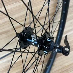 DMR Comp Disc Laufrad Vorne / VR 26" Schnellspanner Schwarz -Fox-Laden IMG 2032