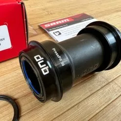 SRAM DUB Pressfit 30 68/73mm Road Innenlager 9 SRAM DUB Pressfit 30 68/73mm Road Innenlager -Fox-Laden IMG 2194