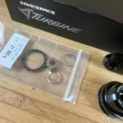 Race Face Turbine Kurbel / Kurbelset 170mm / 143mm Black 15 Race Face Turbine Kurbel / Kurbelset 170mm / 143mm Black -Fox-Laden IMG 2340