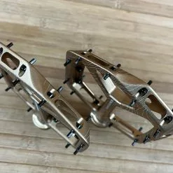 Race Face Atlas 2022 Kash Money Plattformpedale / Pedale -Fox-Laden IMG 2754