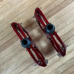 Spank Spoon 110 Pedale / Plattformpedale Rot 8 Spank Spoon 110 Pedale / Plattformpedale Rot -Fox-Laden IMG 3365 17a3ceb9 8886 4e0d bcb7 827baa6598be