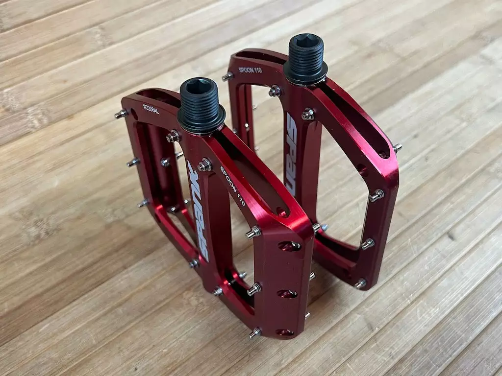 Spank Spoon 110 Pedale / Plattformpedale Rot 2 Spank Spoon 110 Pedale / Plattformpedale Rot – Bild 2