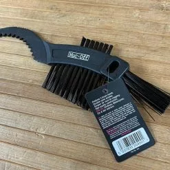 Muc-Off Muc Off Claw Brush Bürste 7 Muc-Off Muc Off Claw Brush Bürste -Fox-Laden IMG 3504 54c65a6f 33ec 4c68 aaa4 33c6091d4eb1