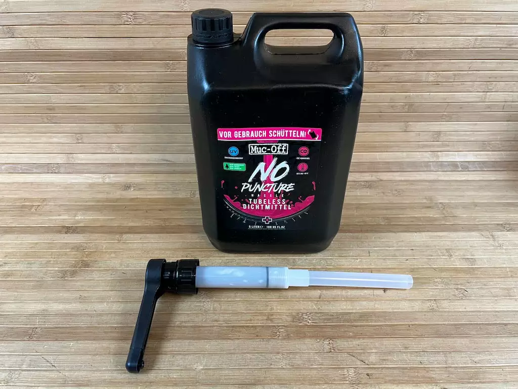 Muc-Off Muc Off No Puncture Hassle 5L Dichtmilch Kanister 1 Muc-Off Muc Off No Puncture Hassle 5L Dichtmilch Kanister