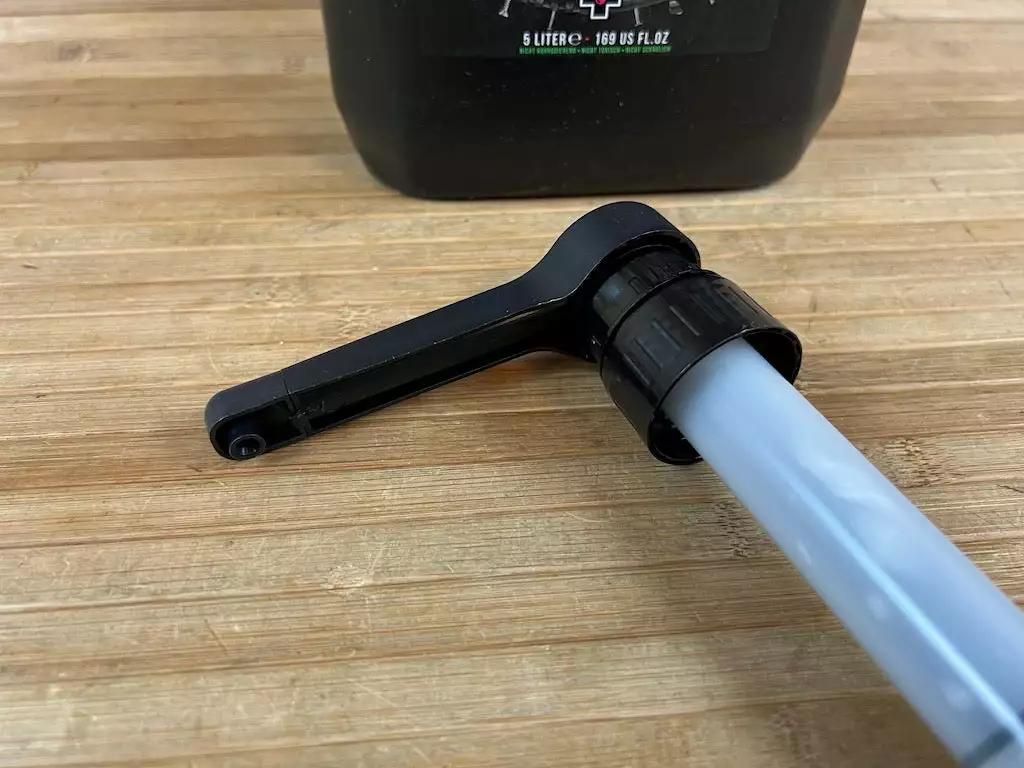 Muc-Off Muc Off No Puncture Hassle 5L Dichtmilch Kanister 5 Muc-Off Muc Off No Puncture Hassle 5L Dichtmilch Kanister – Bild 5