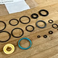 Fox DHX Van R / RC Seal Kit / Dichtungen / Rebuild Kit -Fox-Laden IMG 3529 319a0c6b 71f7 4065 9770 bc52ff8e094d