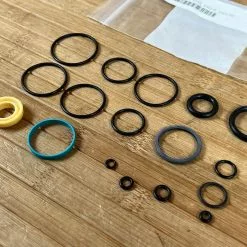 Fox DHX Van R / RC Seal Kit / Dichtungen / Rebuild Kit -Fox-Laden IMG 3530 d5dfea8e 02bd 4a6b ba6d fc6b5e618c6e