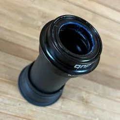 SRAM DUB Pressfit 30 79mm (79-A) Innenlager -Fox-Laden IMG 3545