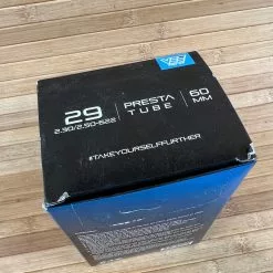 Vee Tire Schlauch 29" 2.3/2.5 Presta 60mm -Fox-Laden IMG 4016 4447071b ec2c 4e0d 81a4 3aa7e2ee5666