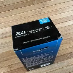 Vee Tire Schlauch 24" 2.0/2.5 AV 40mm -Fox-Laden IMG 4019