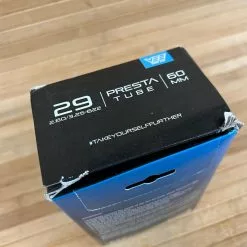 Vee Tire Schlauch 29" 2.6/3.25 Presta 60mm -Fox-Laden IMG 4028