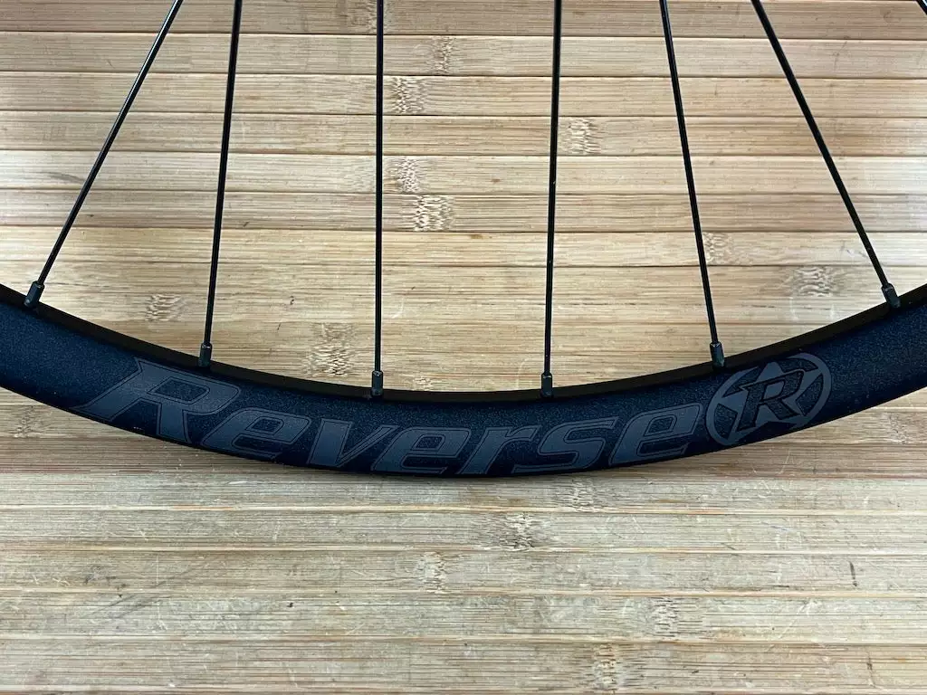 Reverse Black One Vorderrad VR 29" Boost 110 X 15mm Schwarz 3 Reverse Black One Vorderrad VR 29" Boost 110 X 15mm Schwarz – Bild 3