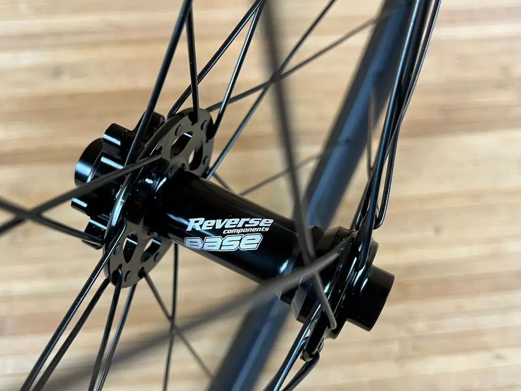 Reverse Black One Vorderrad VR 29" Boost 110 X 15mm Schwarz 2 Reverse Black One Vorderrad VR 29" Boost 110 X 15mm Schwarz – Bild 2