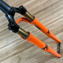 FOX 32 TC 2022 Kashima 40mm Gravel Federgabel Shiny Orange -Fox-Laden IMG 4312