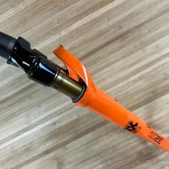 FOX 32 TC 2022 Kashima 40mm Gravel Federgabel Shiny Orange -Fox-Laden IMG 4315