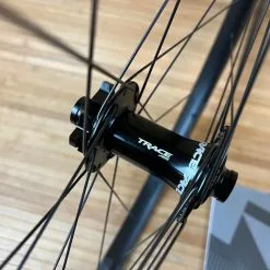 Race Face Aeffect R 30 Vorderrad VR 29" Boost Schwarz -Fox-Laden IMG 4345