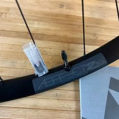 Race Face Aeffect R 30 Vorderrad VR 29" Boost Schwarz -Fox-Laden IMG 4347