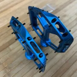 Race Face Atlas 2022 Blue Plattformpedale / Pedale -Fox-Laden IMG 4365