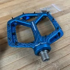 Race Face Atlas 2022 Blue Plattformpedale / Pedale -Fox-Laden IMG 4368