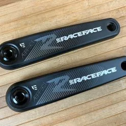 Race Face Aeffect-R E-Bike / EMTB Kurbel 160mm Black Bosch Gen 4 11 Race Face Aeffect-R E-Bike / EMTB Kurbel 160mm Black Bosch Gen 4 -Fox-Laden IMG 4391