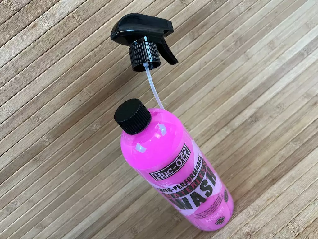 Muc-Off Muc Off High Performance Waterless Wash 750ml Reiniger Spray 2 Muc-Off Muc Off High Performance Waterless Wash 750ml Reiniger Spray â Bild 2