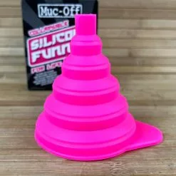 Muc-Off Muc Off Collapsible Silicone Funnel Trichter Zusammenklappbar -Fox-Laden IMG 4551 335cde7b eae7 43cf a495 761b3de14c6f