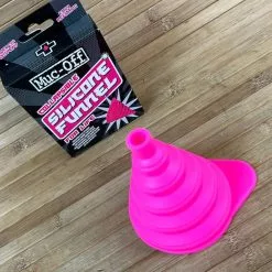 Muc-Off Muc Off Collapsible Silicone Funnel Trichter Zusammenklappbar -Fox-Laden IMG 4552 f6a5f315 7b19 474e 890b 3971e455c2c3
