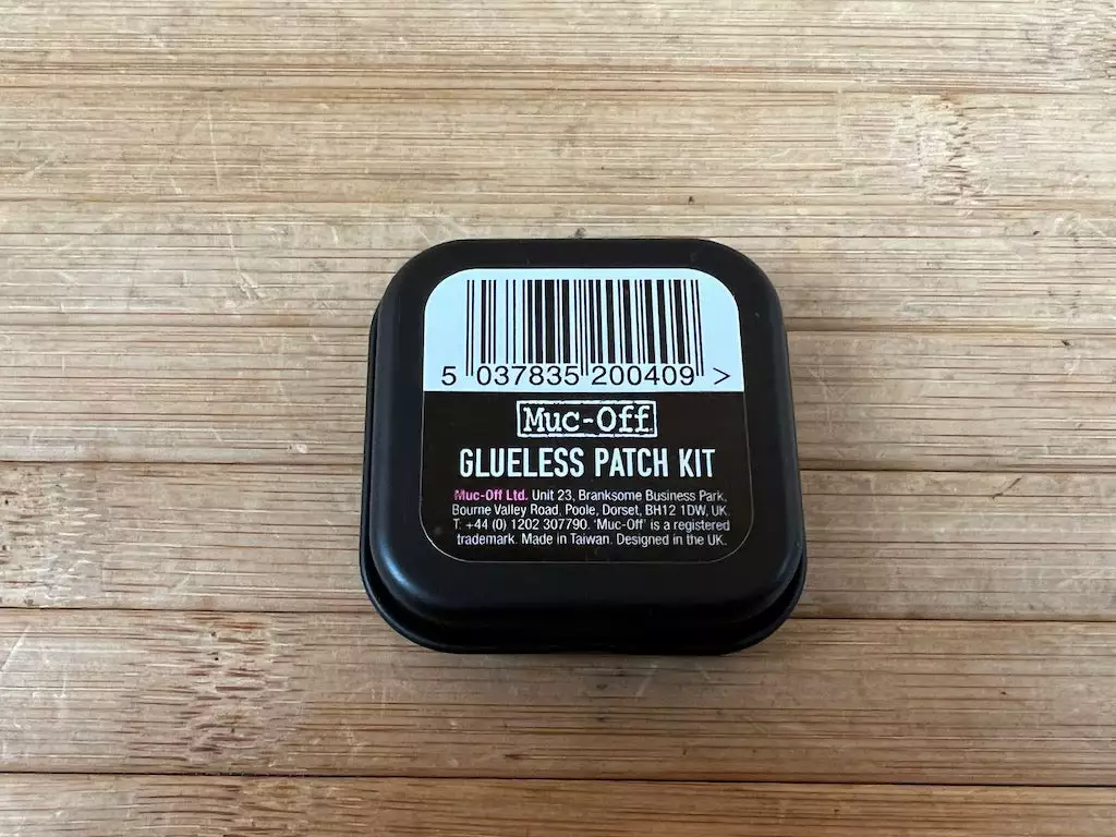Muc-Off Muc Off Glueless Patch Kit Flickzeug Selbstklebend 4 Muc-Off Muc Off Glueless Patch Kit Flickzeug Selbstklebend – Bild 4