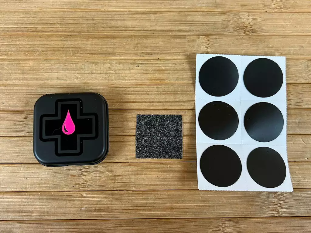 Muc-Off Muc Off Glueless Patch Kit Flickzeug Selbstklebend 1 Muc-Off Muc Off Glueless Patch Kit Flickzeug Selbstklebend