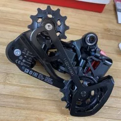 SRAM GX AXS Schaltwerk Eagle 12-fach 11 SRAM GX AXS Schaltwerk Eagle 12-fach -Fox-Laden IMG 4584