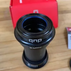 SRAM DUB Pressfit 73mm (73-A) Innenlager 9 SRAM DUB Pressfit 73mm (73-A) Innenlager -Fox-Laden IMG 4692