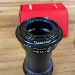 SRAM DUB Pressfit 73mm (73-A) Innenlager 10 SRAM DUB Pressfit 73mm (73-A) Innenlager -Fox-Laden IMG 4693