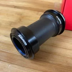 SRAM DUB Pressfit 73mm (73-A) Innenlager 12 SRAM DUB Pressfit 73mm (73-A) Innenlager -Fox-Laden IMG 4695