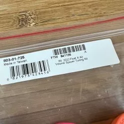 FOX Float X 2022 Volume Tuning Kit / Volume Spacer / Token Set -Fox-Laden IMG 5006