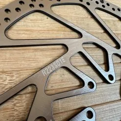 TRP R1 Disc / Bremsscheibe 6-Loch 223mm / 2,3mm 11 TRP R1 Disc / Bremsscheibe 6-Loch 223mm / 2,3mm -Fox-Laden IMG 5041 65f4e16b 1f01 417a bcf7 432c90b21bc0